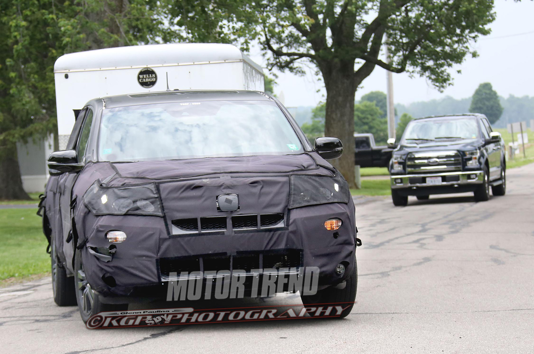 2016-honda-ridgeline-spy-shot-front-three-quarters-4