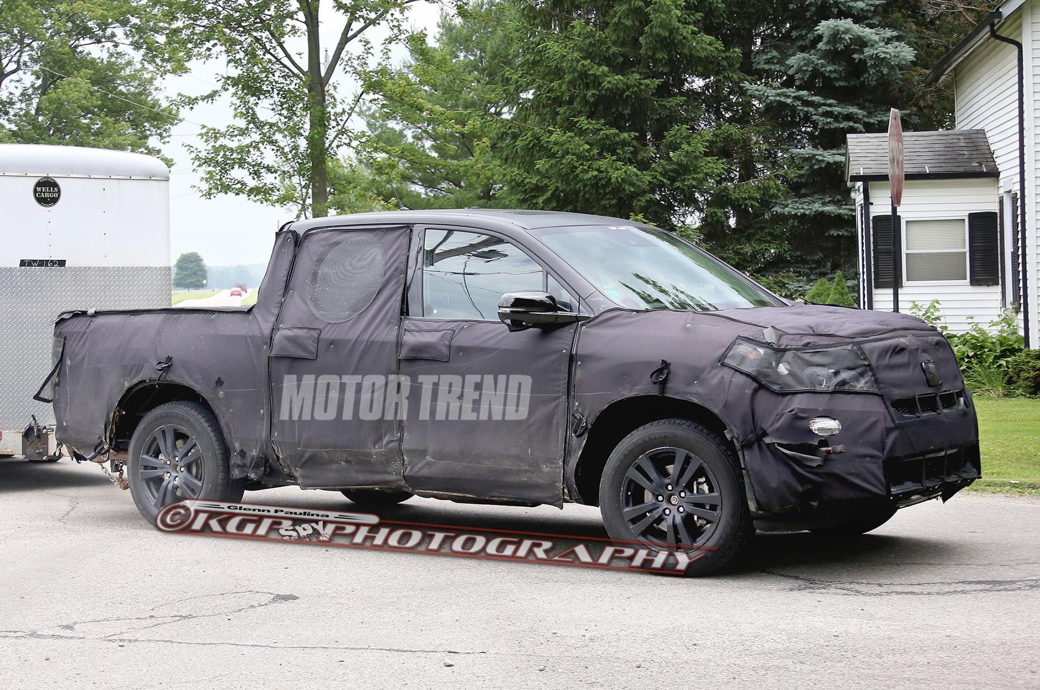 2016-honda-ridgeline-spy-shot-side-4