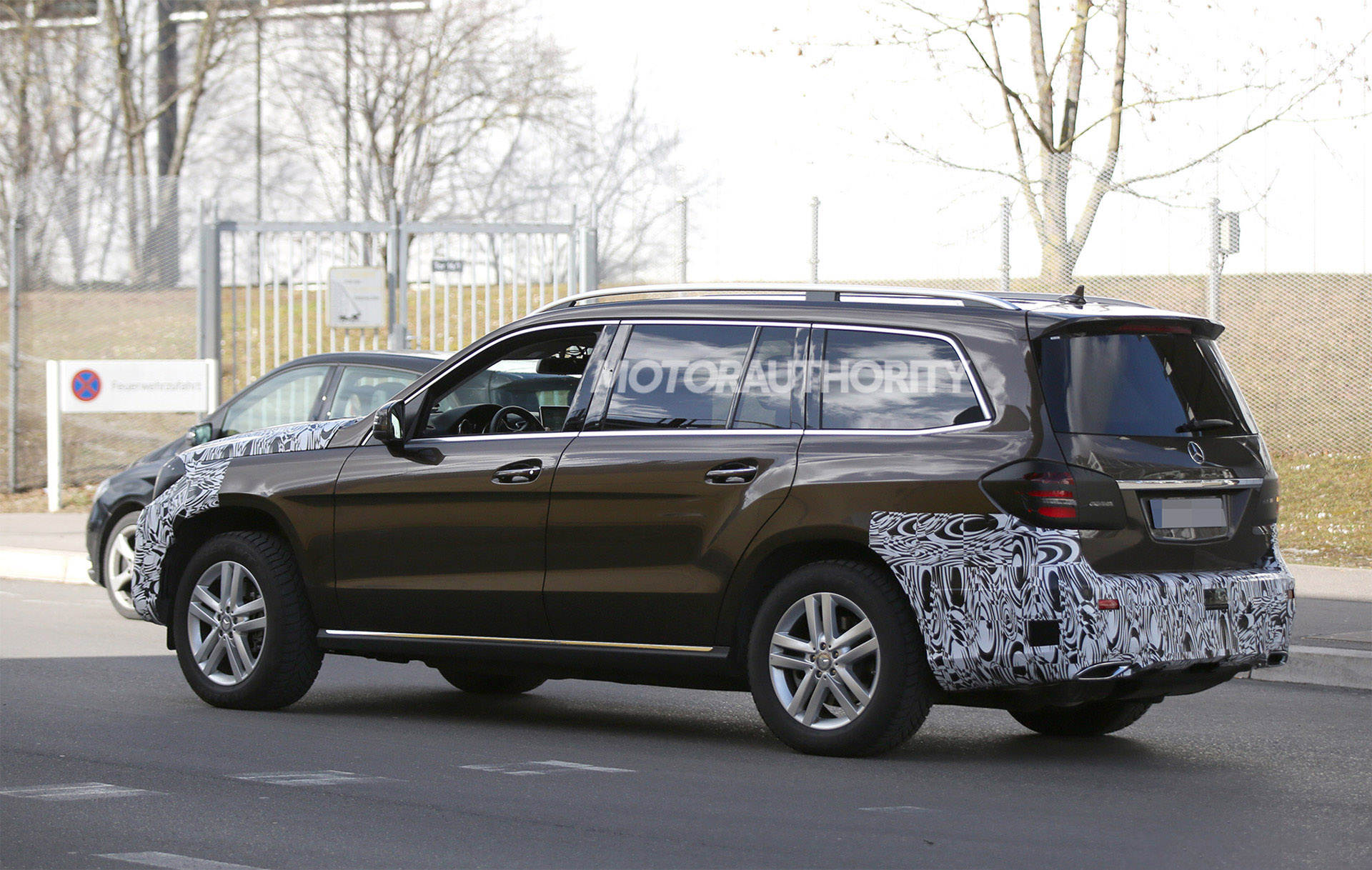 2016-mercedes-benz-gls-spy-shots--image-via-s-baldauf-sb-medien_100502306_h