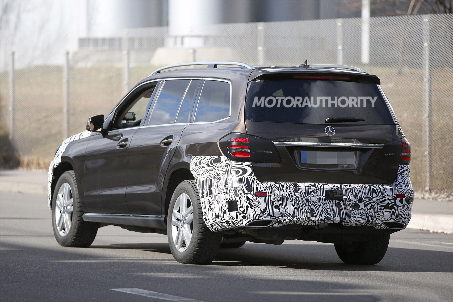 2016-mercedes-benz-gls-spy-shots--image-via-s-baldauf-sb-medien_100502307_h