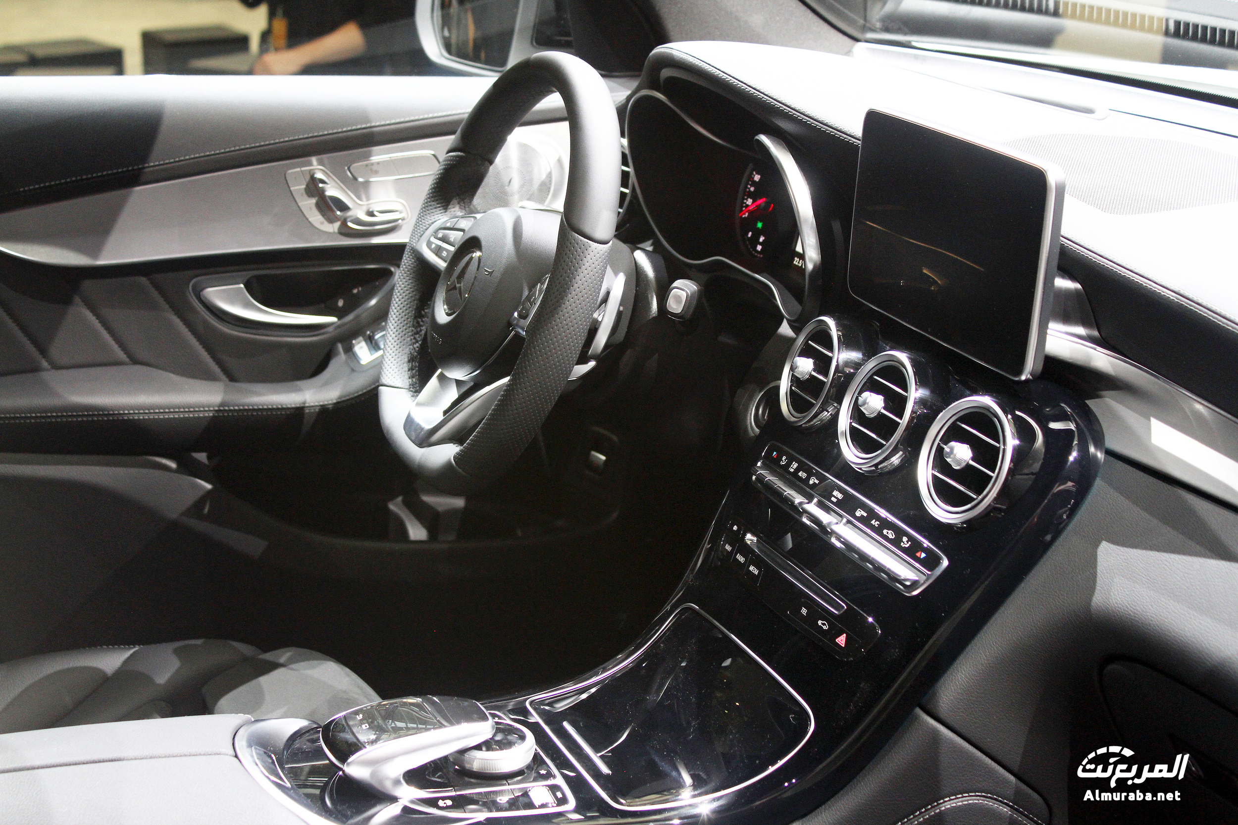 2016-mercedes-glc-250d-018-1