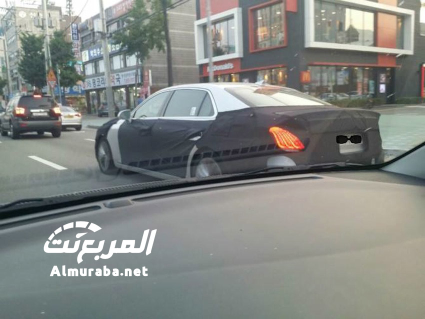 2017-Hyundai-Equus-rear-spyshot-from-Korea