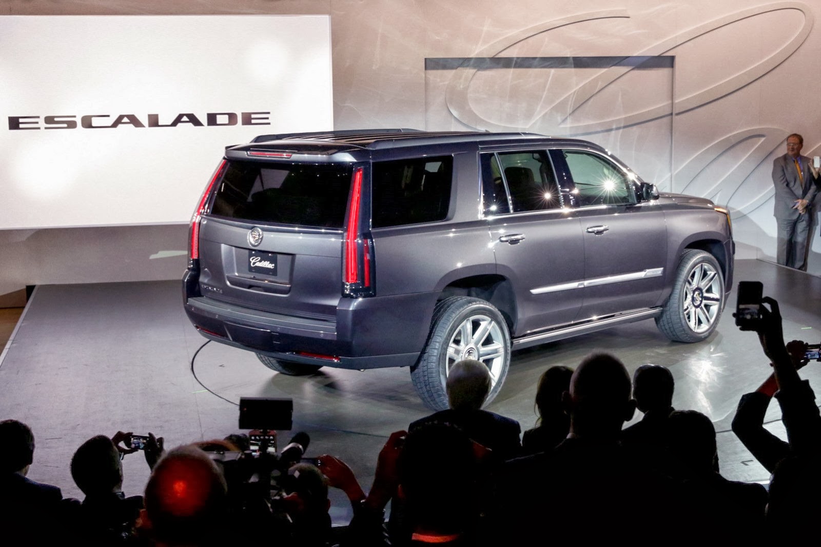 2015CadillacEscaladeUnveil03[2]