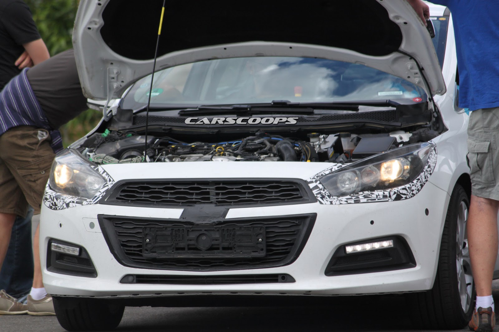 2016-Cruze-Carscoops6