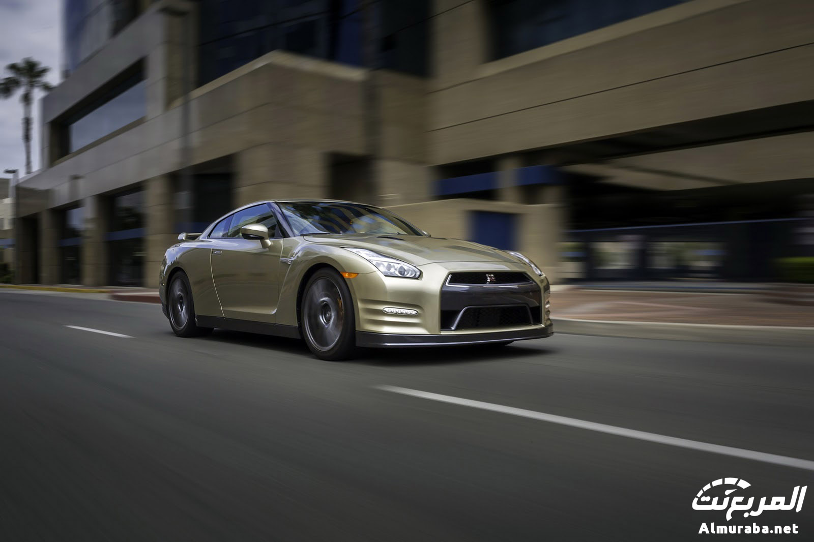 2016-Nissan-GT-R-11