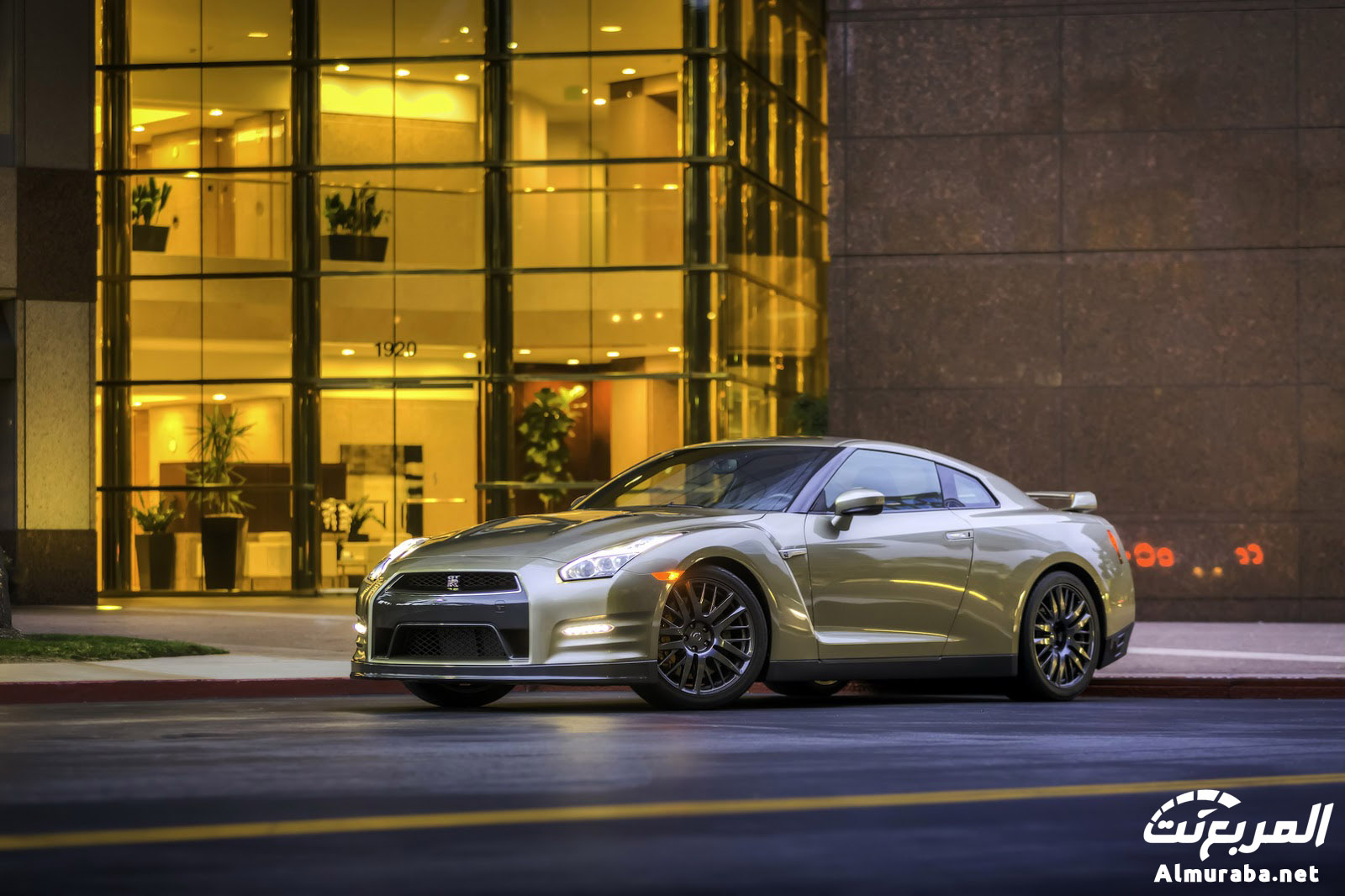 2016-Nissan-GT-R-2