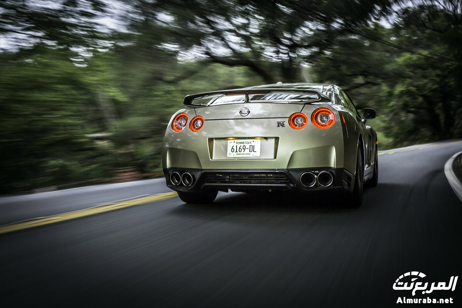 2016-Nissan-GT-R-4