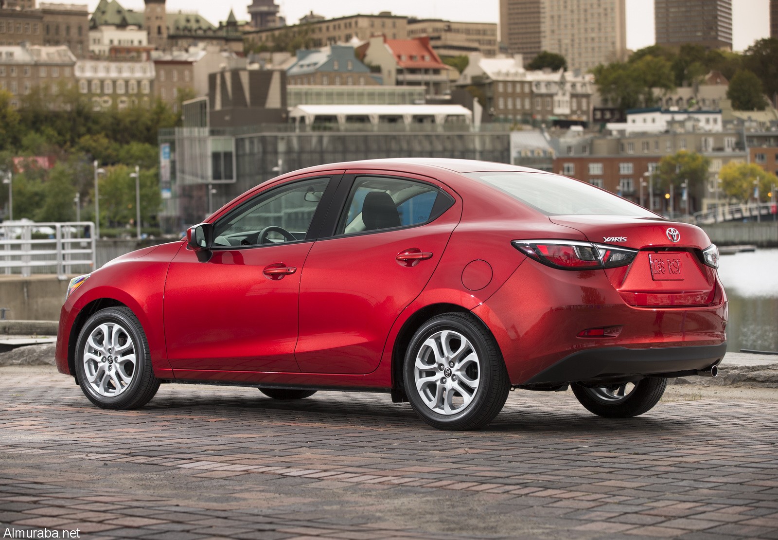 2016-Toyota-Yaris-Sedan-Canada-4