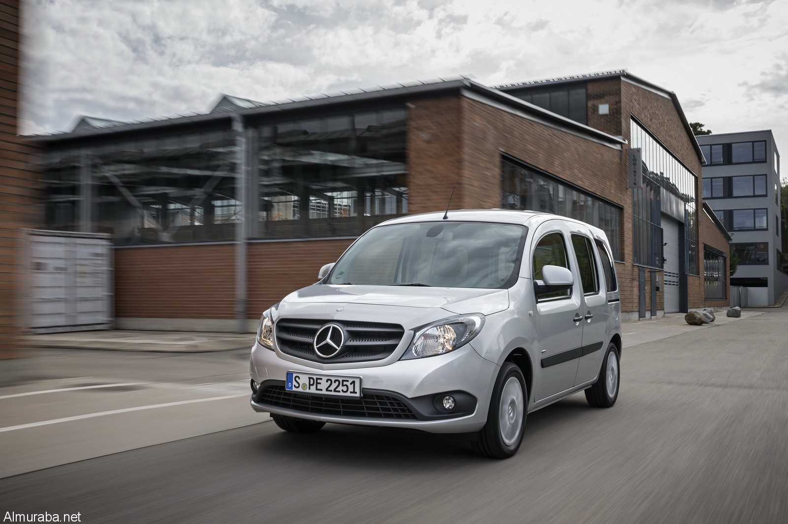 Citan 112, Kombi lang, Brillantsilber metallic, Fahraufnahme