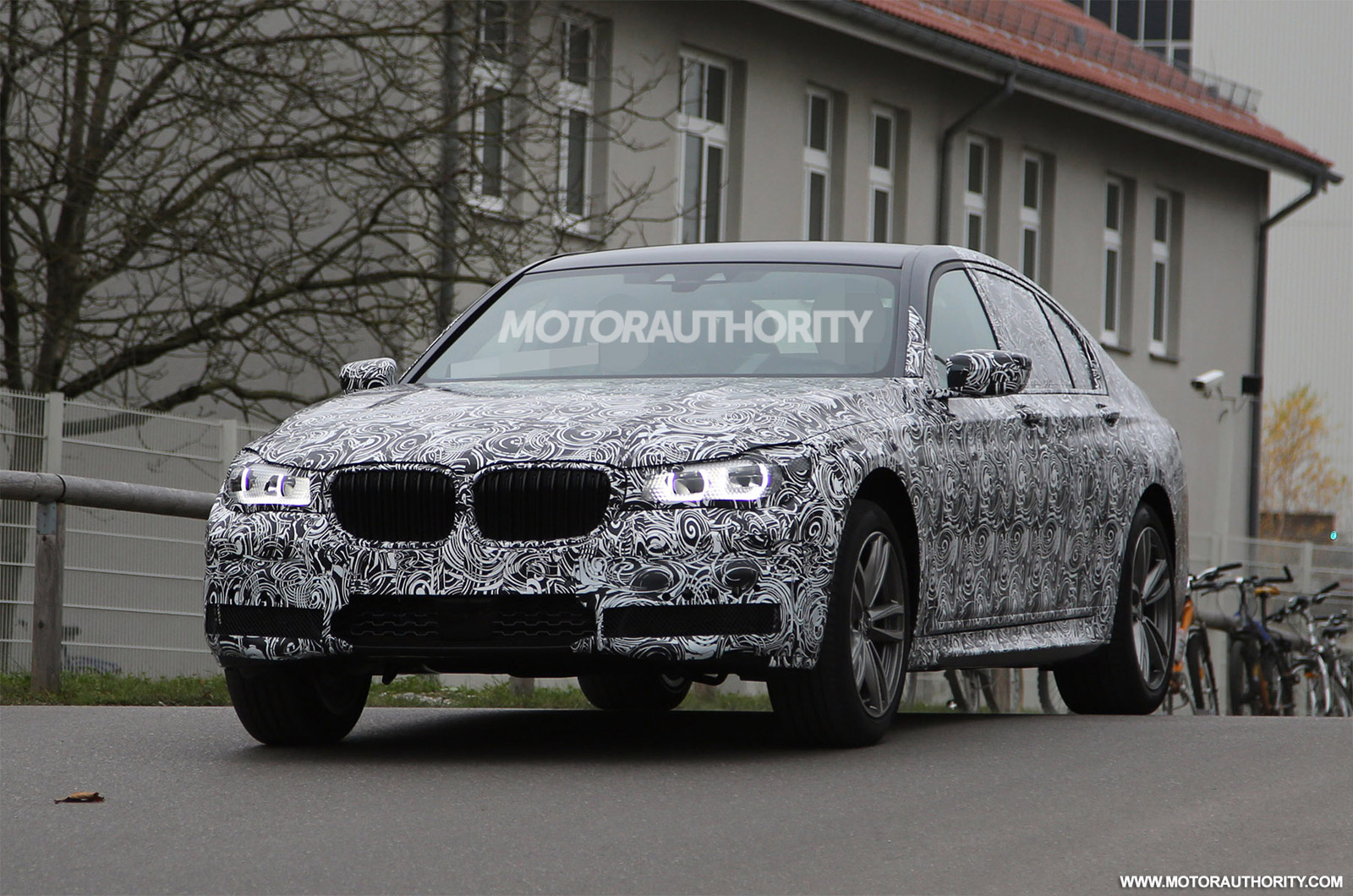 2016-bmw-7-series-spy-shots_100491715_h