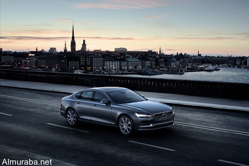 Location Front Quarter Volvo S90 Osmium Grey