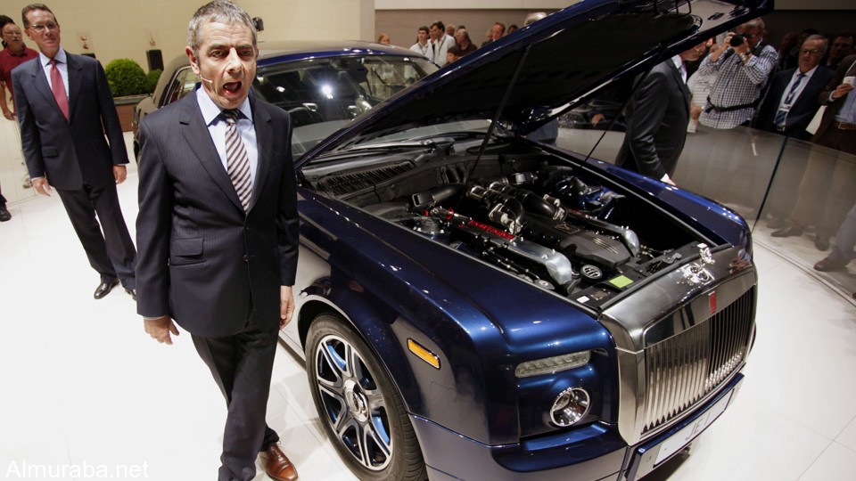 Der britische Schauspieler Rowan Atkinson posiert am Dienstag (13.09.11) auf der 64. Internationalen Automobil-Ausstellung (IAA) in Frankfurt am Main neben einem Rolls-Royce Ghost. Vom 15. bis 25. September 2011 zeigen 1.012 Aussteller auf der 64. Internationalen Automobil-Ausstellung (IAA) Trends, Neuheiten und Studien rund um das Auto. (zu dapd-Text) Foto: Martin Oeser/dapd