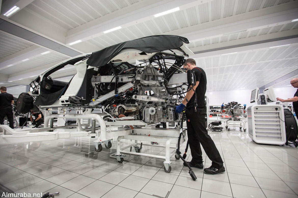 mclaren-behind-the-scenes-650s-128