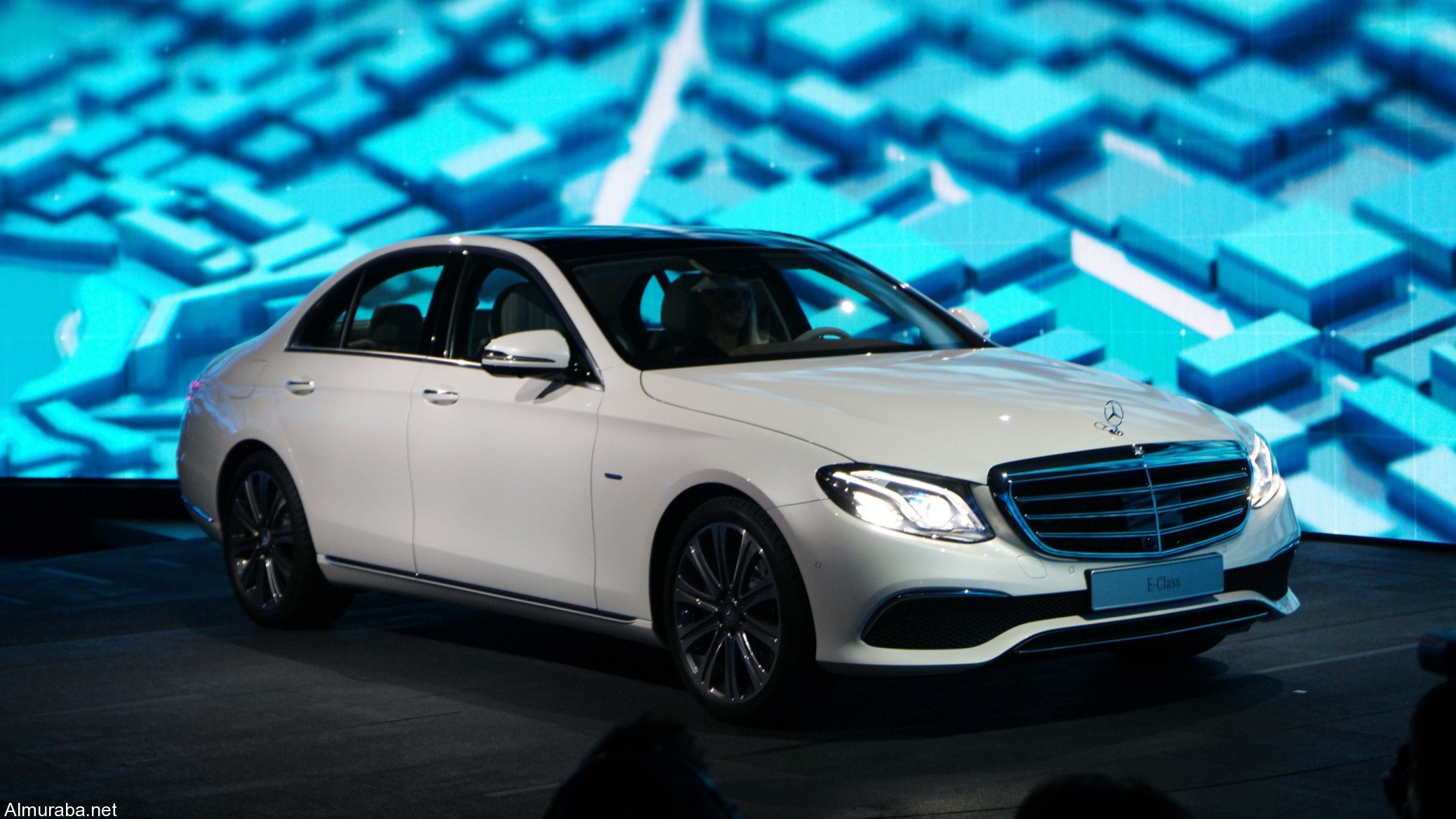 mercedes-benz-e-class-detroit-2016-19-2