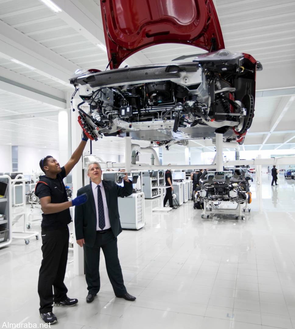 worker-and-mclaren-staff