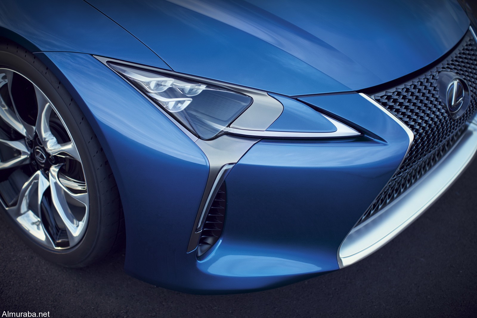 إستعراض سيارة "لكزس" Lexus 2017 LC 500h 16