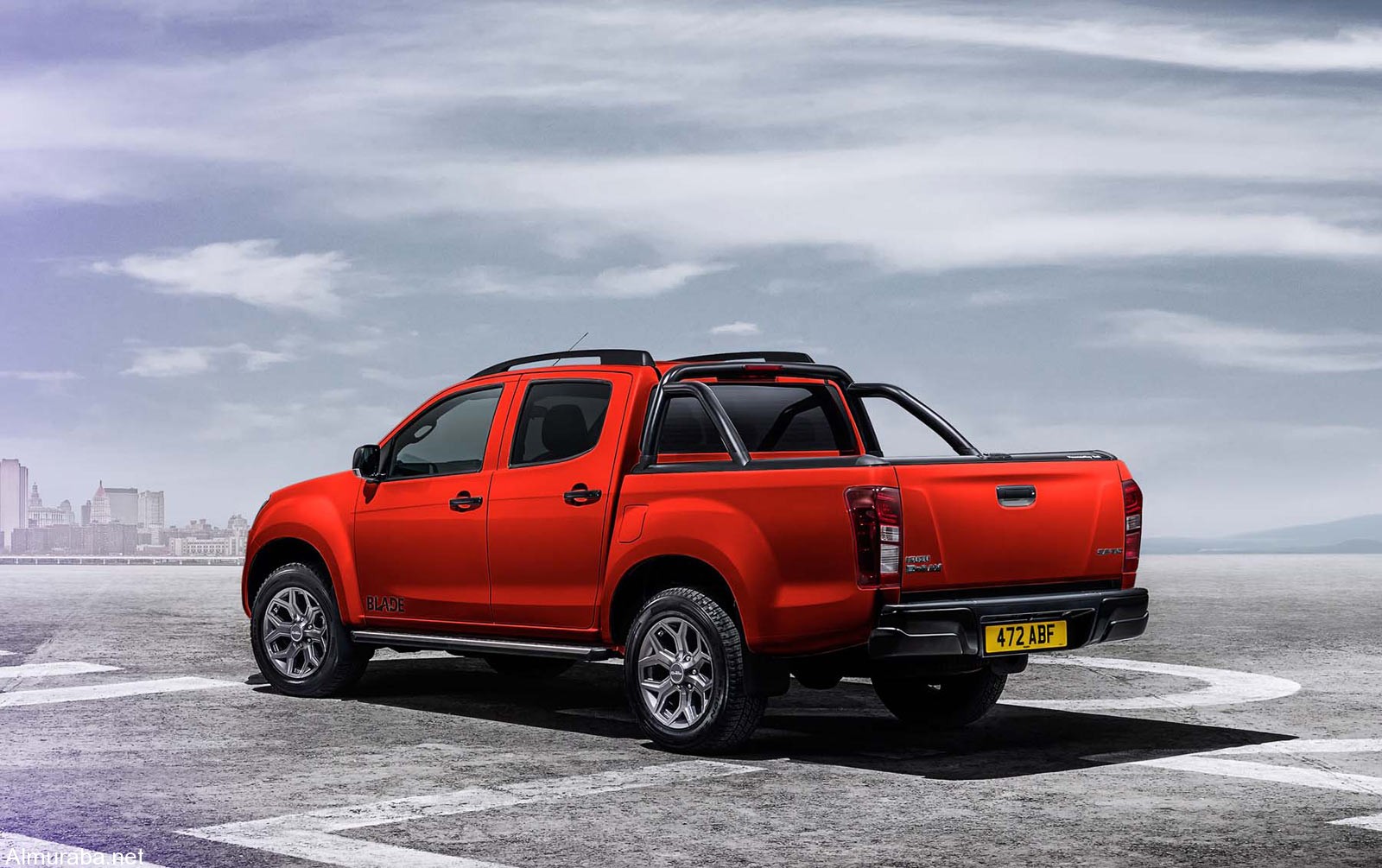 إطلاق شاحنة بيك أب "إيسوزو" دي-ماكس بليد بلون الفالانتاين Isuzu 2016 2