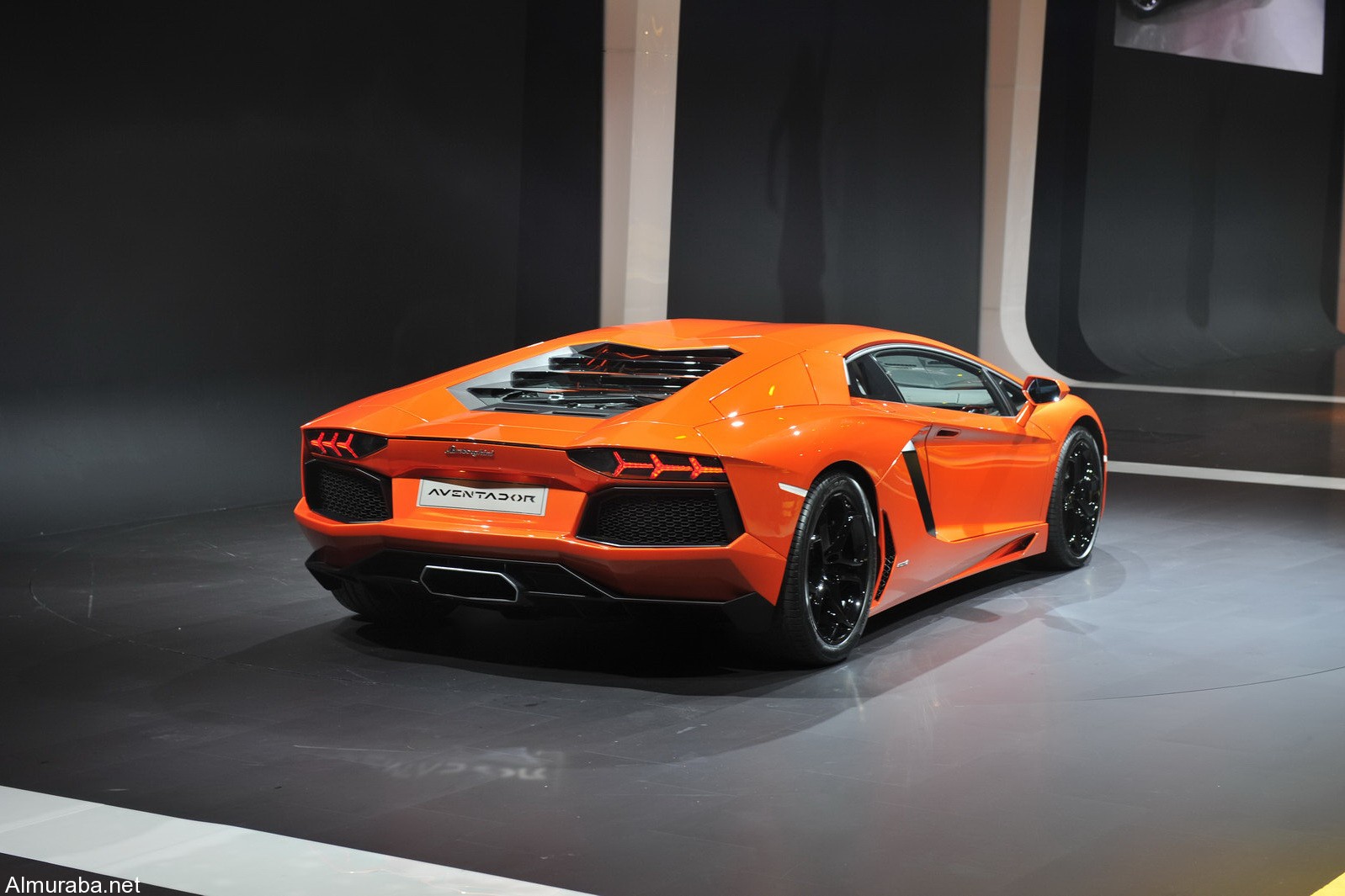 "لامبورجيني" تؤكد استمرارها في استخدام محركات ضغط الهواء Lamborghini 2