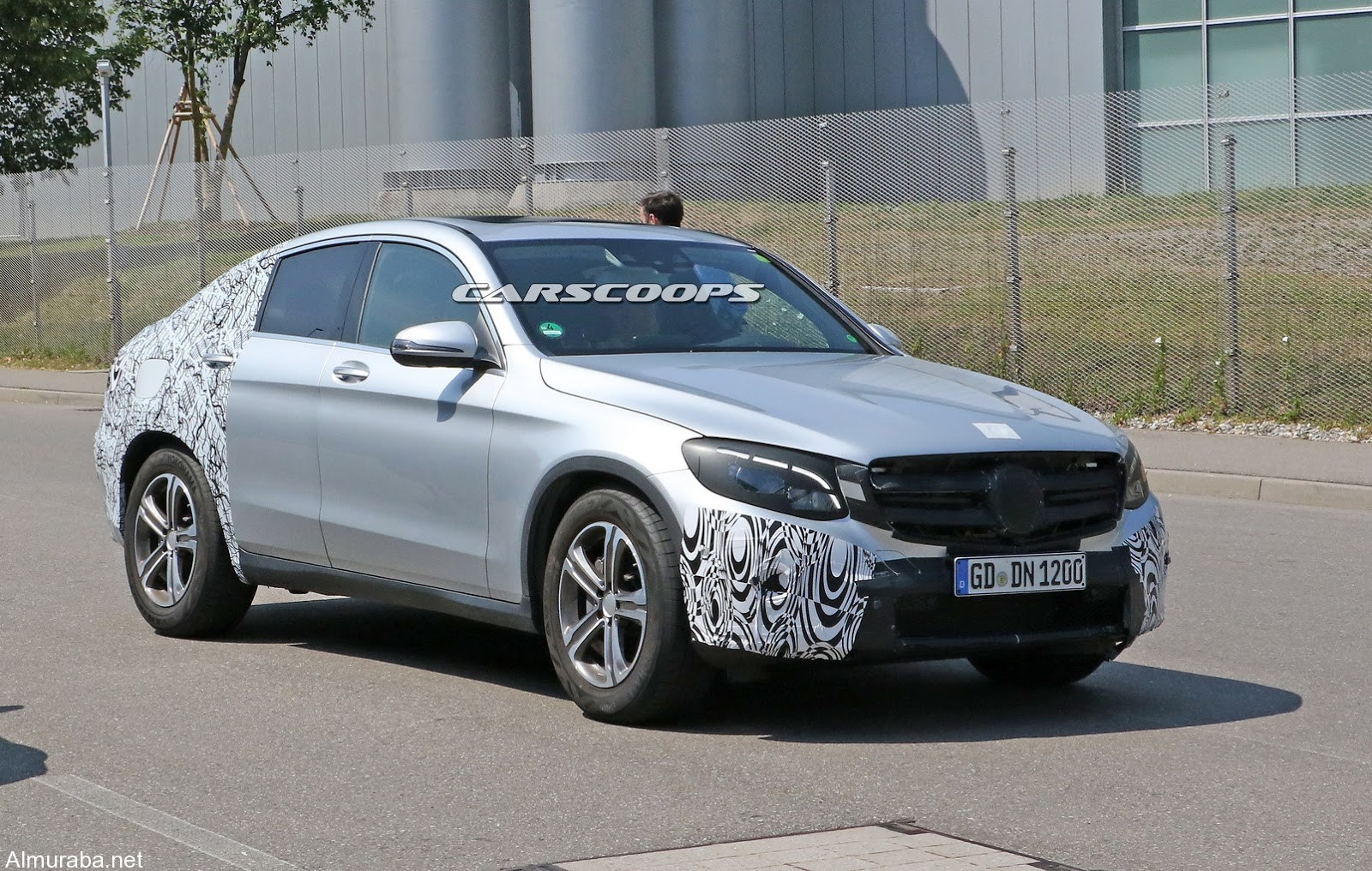 2017-Mercedes-GLC-1