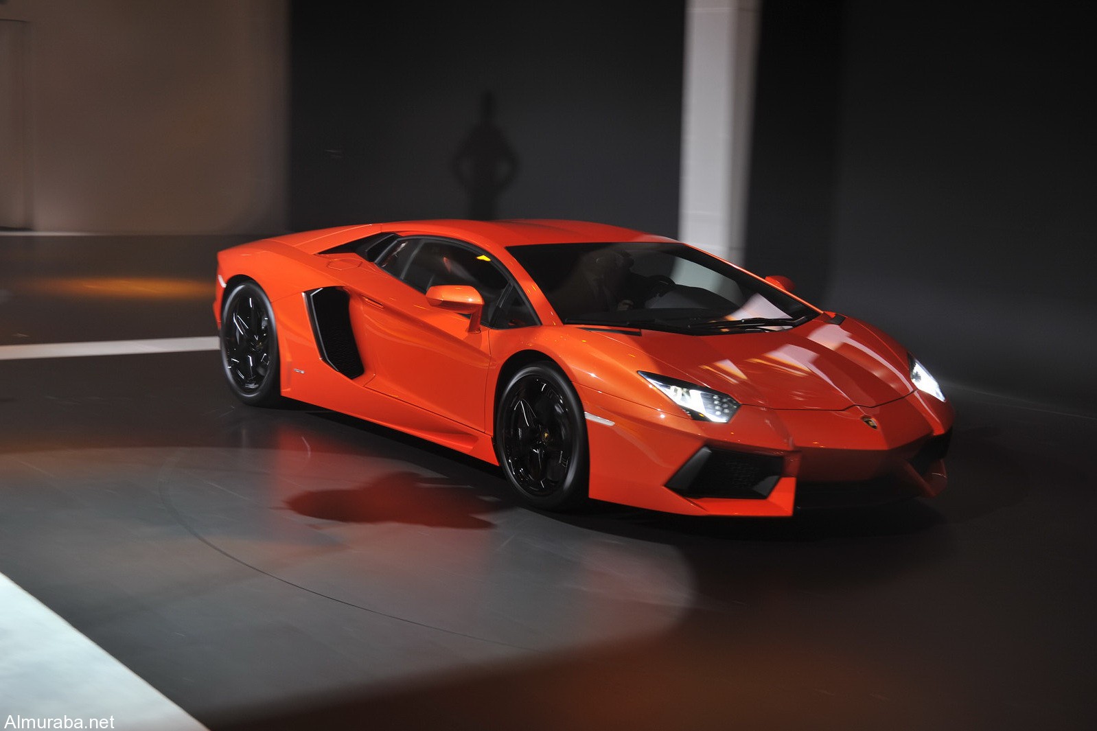 "لامبورجيني" تؤكد استمرارها في استخدام محركات ضغط الهواء Lamborghini 3