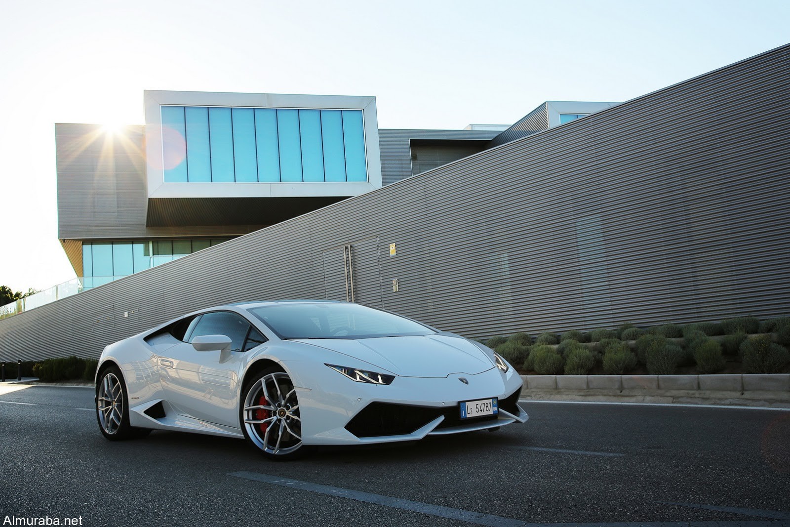 "لامبورجيني" تؤكد استمرارها في استخدام محركات ضغط الهواء Lamborghini 4