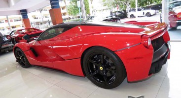 سيارة "لافيراري" حمراء بسعر 4.7 مليون دولار بالولايات المتحدة LaFerrari 4