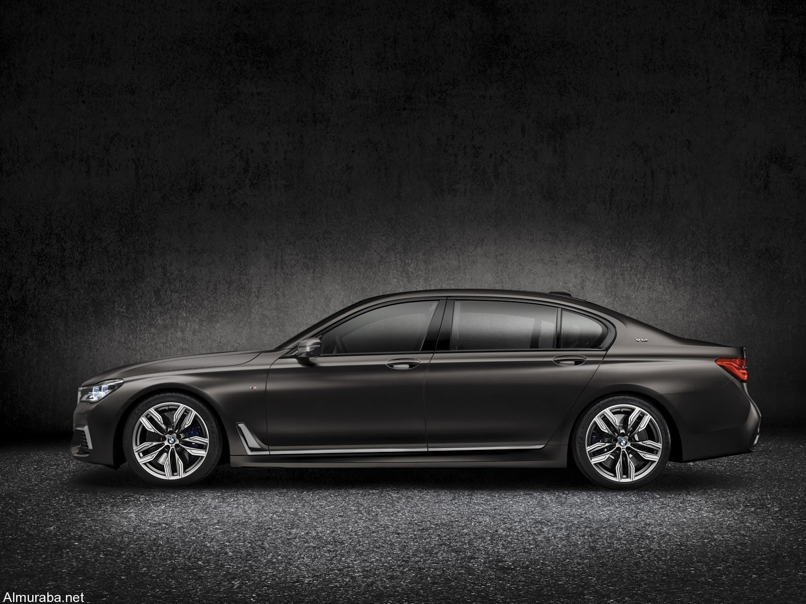 BMW-M760Li-xDrive-5