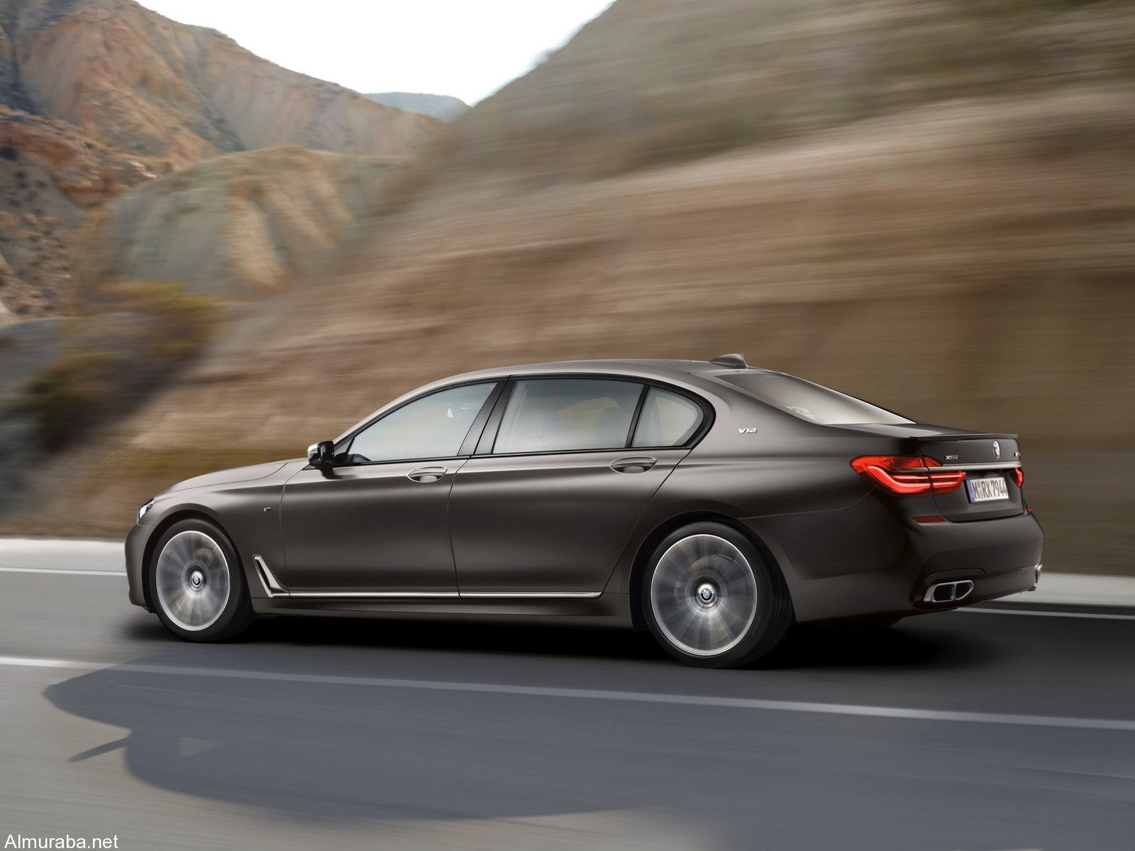 BMW-M760Li-xDrive-8