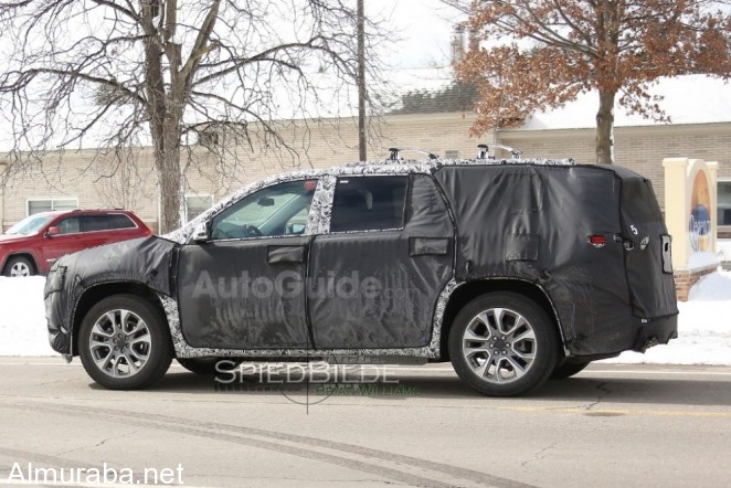 cadillac-xt7-spy-photos-07-1000x667