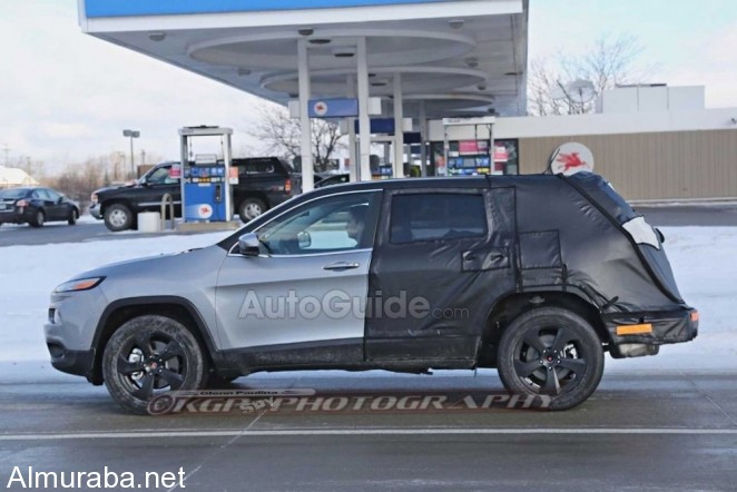 jeep-cherokee-mule-spy-shot-side-01-1000x667