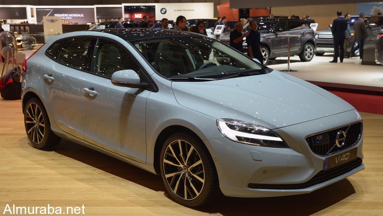 01-2017-volvo-v40-geneva-1