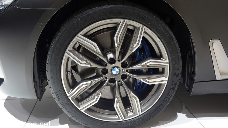 09-bmw-m760li-xdrive-geneva-1