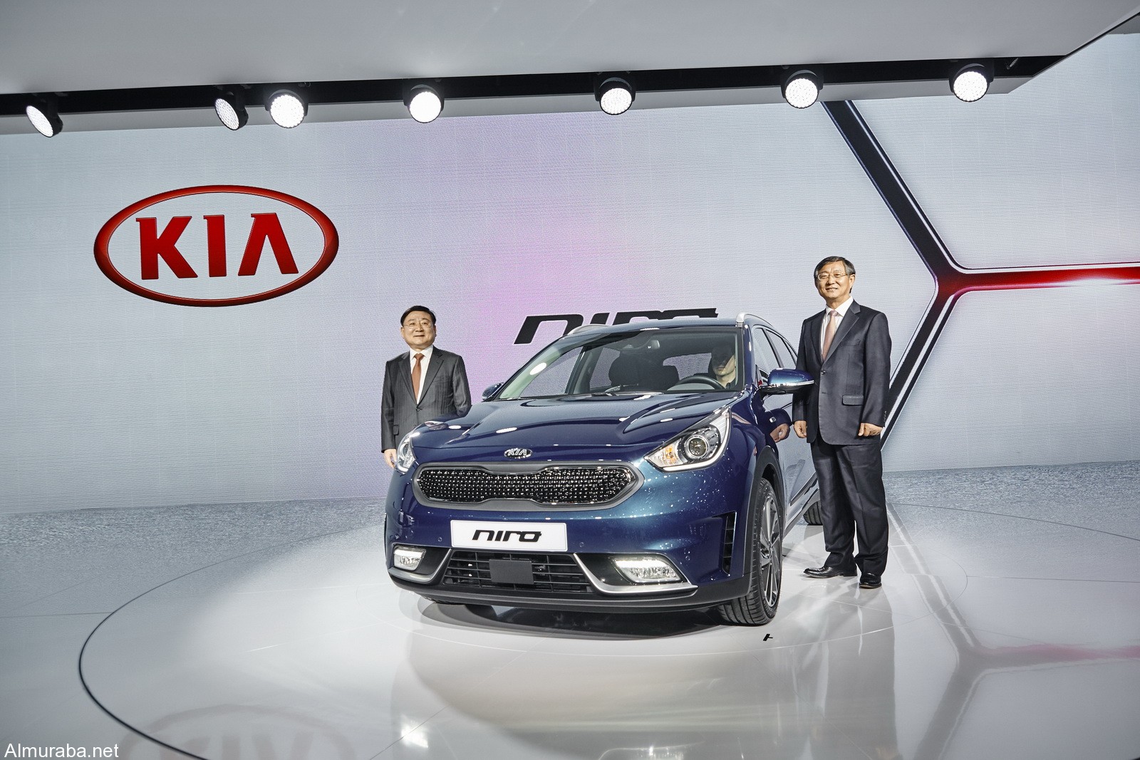 إطلاق سيارة "كيا" نيرو HEV الهجينة بمعرض سيارات جنيف Kia 2017 13