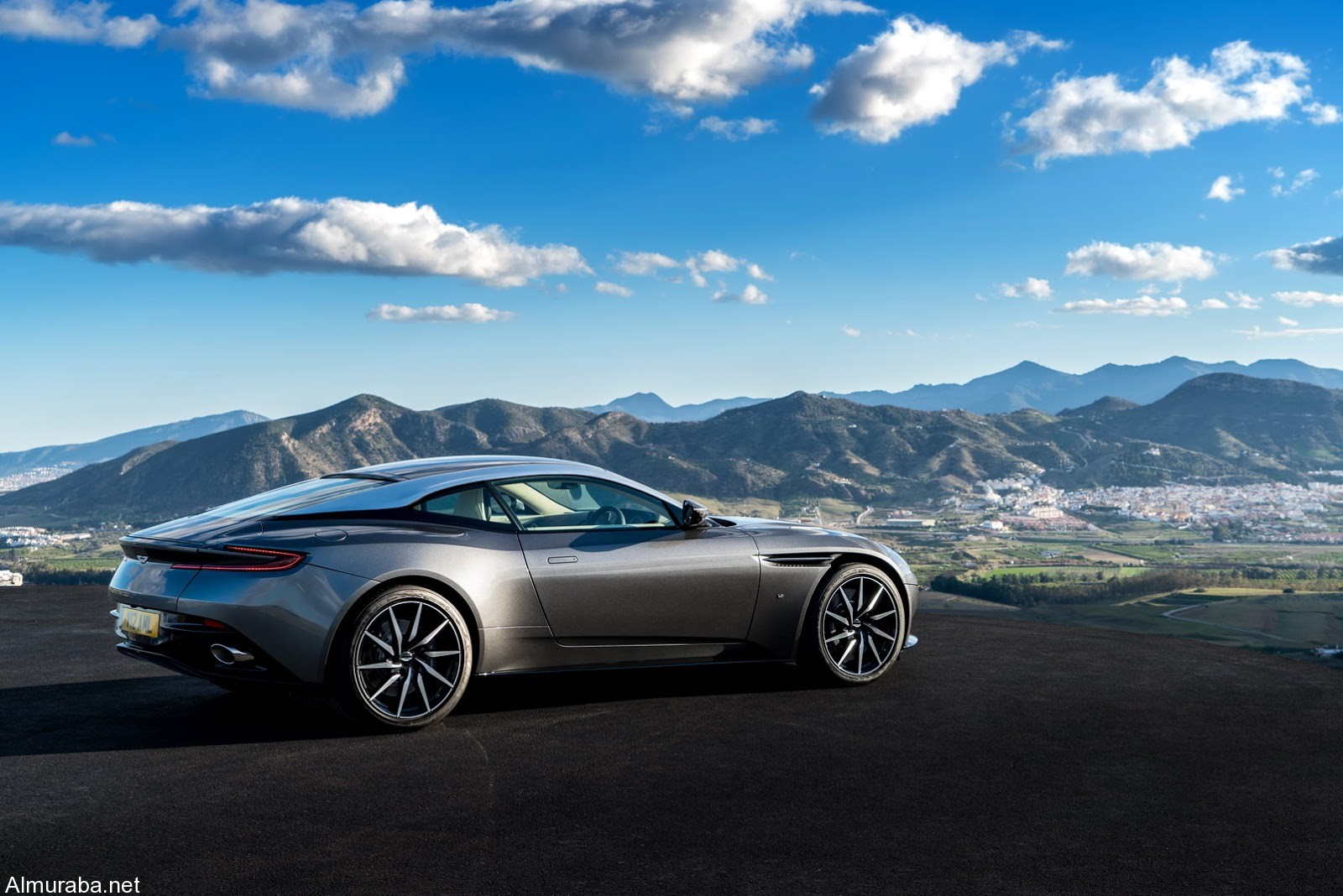 إطلاق سيارة "استون مارتن" DB11 بمعرض سيارات جنيف Aston Martin 2017 15