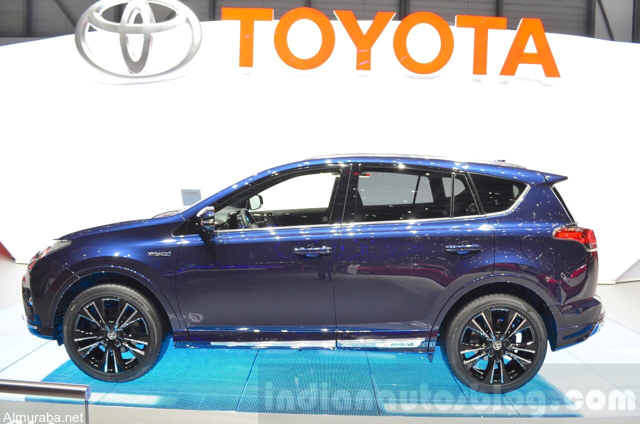 Toyota-RAV4-Hybrid-Sapphire-side