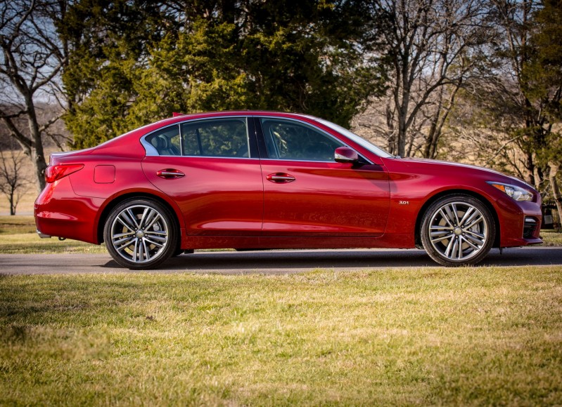 The Infiniti Q50S 3.0t featured a new compact, lightweight 3.0-liter V6 twin-turbo engine – the most advanced V6 engine that Infiniti has ever offered, striking an ideal balance between drivability, efficiency and performance.