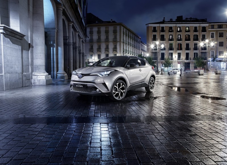 2017-Toyota-C-HR-7carscoops