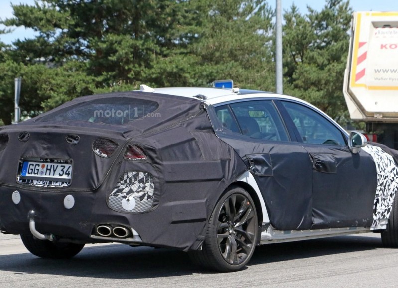 2017-kia-stinger-spy-photo (10)