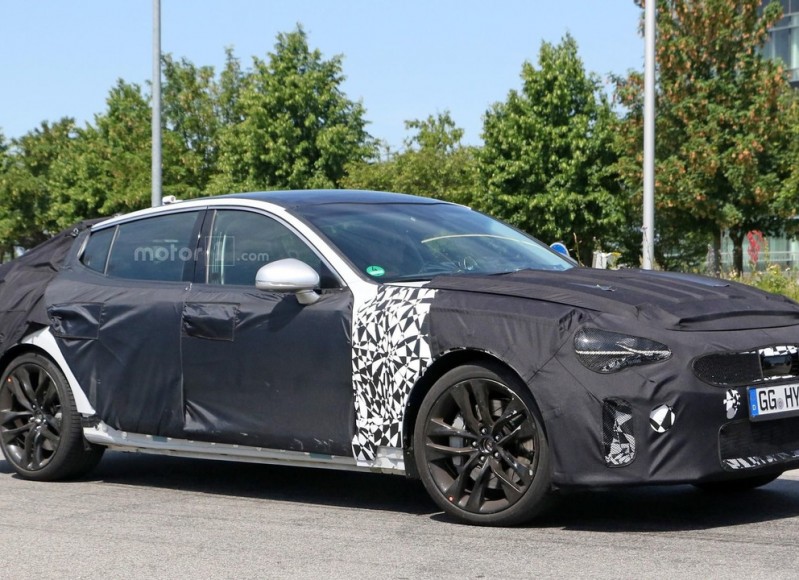 2017-kia-stinger-spy-photo (6)