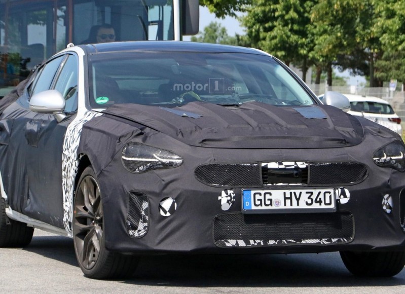 2017-kia-stinger-spy-photo (7)