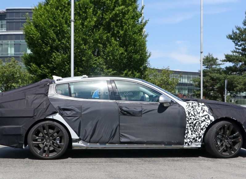 2017-kia-stinger-spy-photo (8)