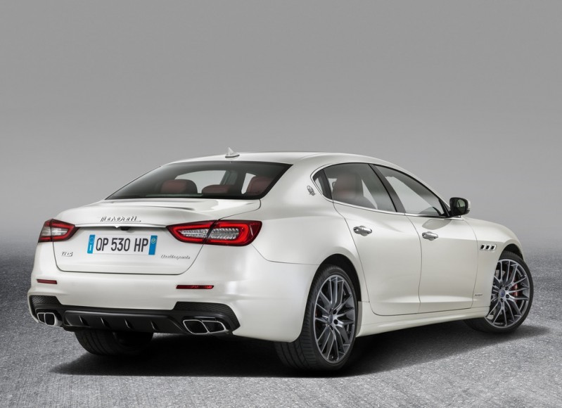 2017-maserati-quattroporte (2)