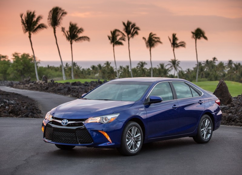 2017-toyota-camry-hybrid-2