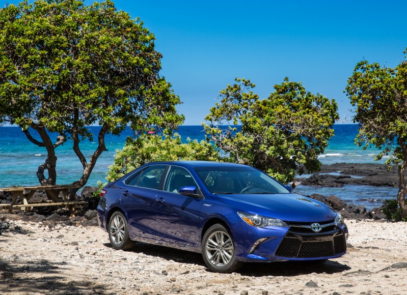 2017-toyota-camry-hybrid-8