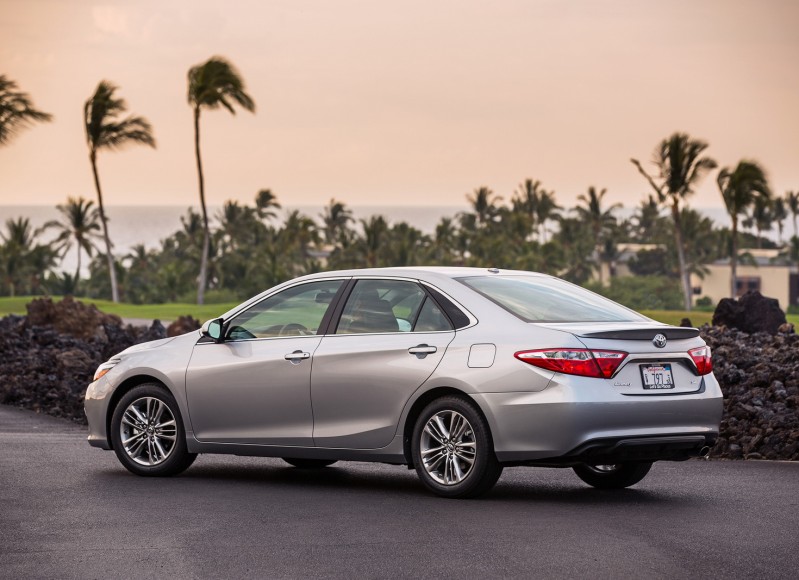 2017-toyota-camry-se-3