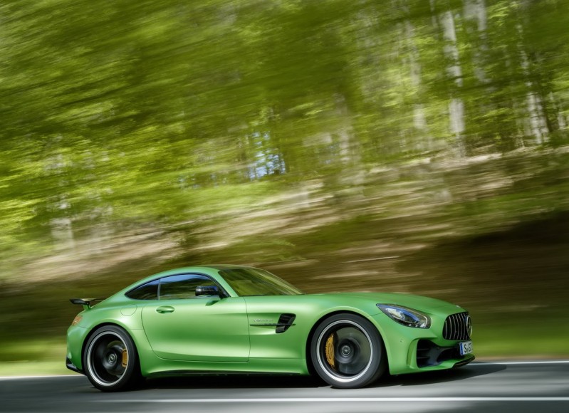 Mercedes-AMG-GT-R-12