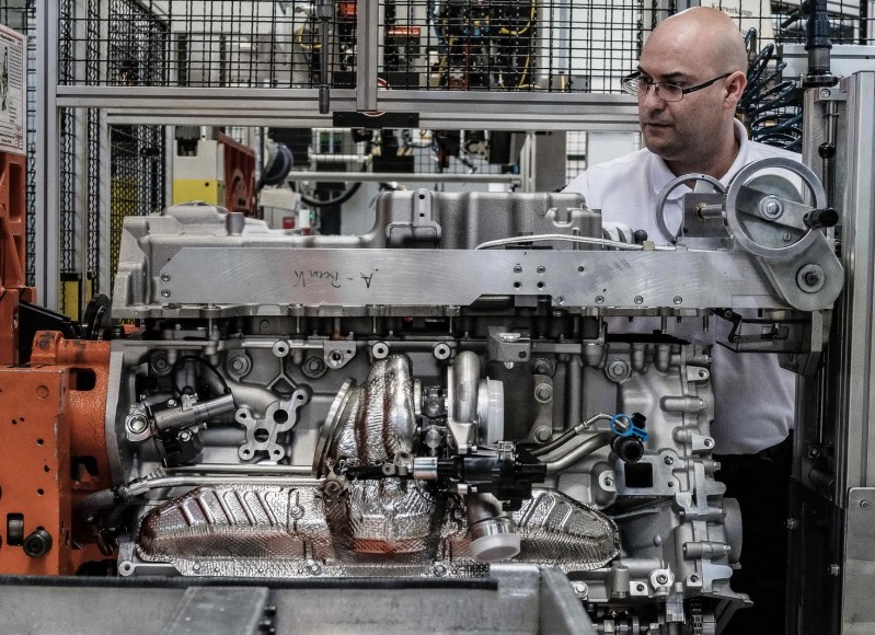 aston-martin-db11-engine-cologne-plant-26