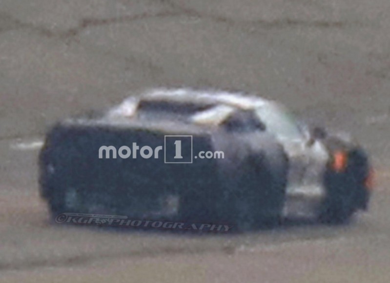 mid-engine-corvette-prototype-spy-photo (9)