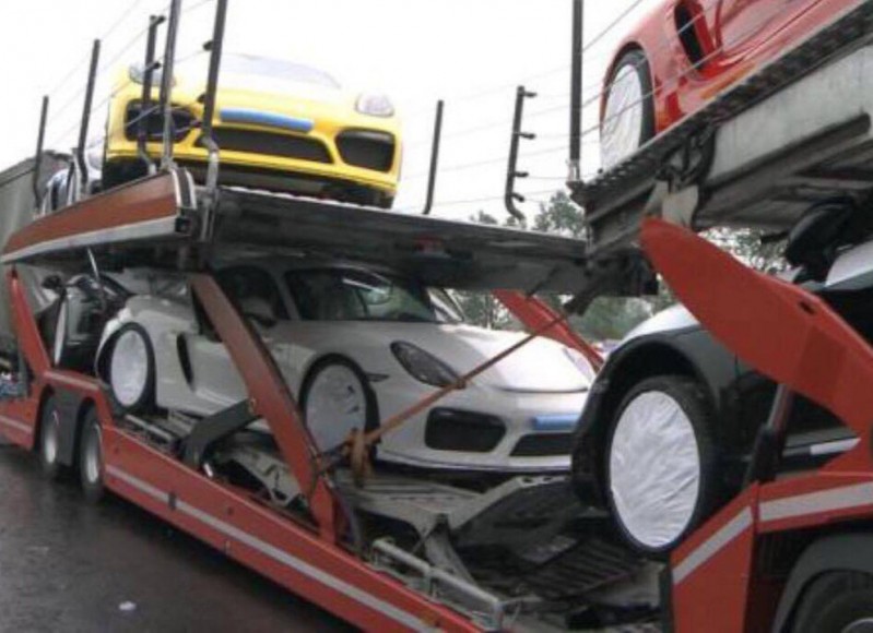 porsche-cayman-gt4-truck-accident (2)