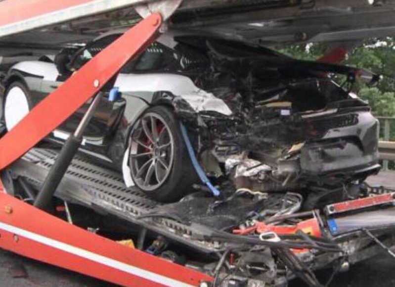 porsche-cayman-gt4-truck-accident (4)